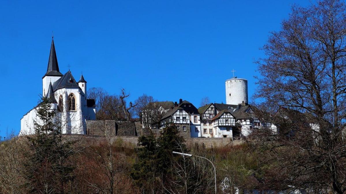 Ferienhaus Hescheld With Private Jacuzzi Hellenthal Luaran gambar